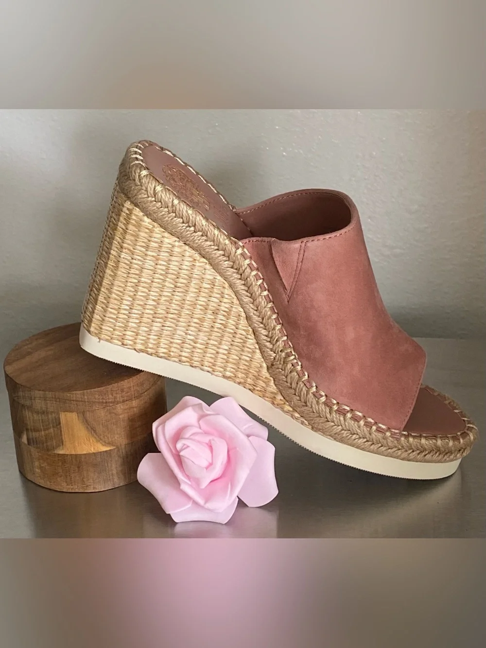 Vince Camuto new womens